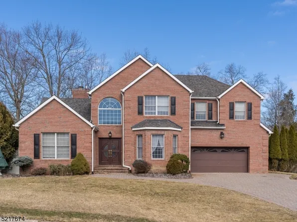 8 Woodridge Ct, Newton Town, NJ 07860