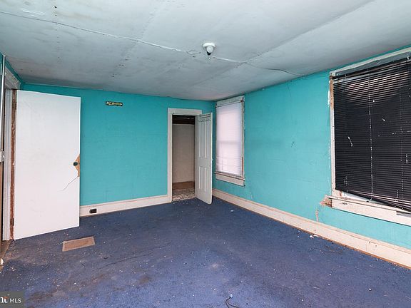 2nd image of 131 W Mispillion St