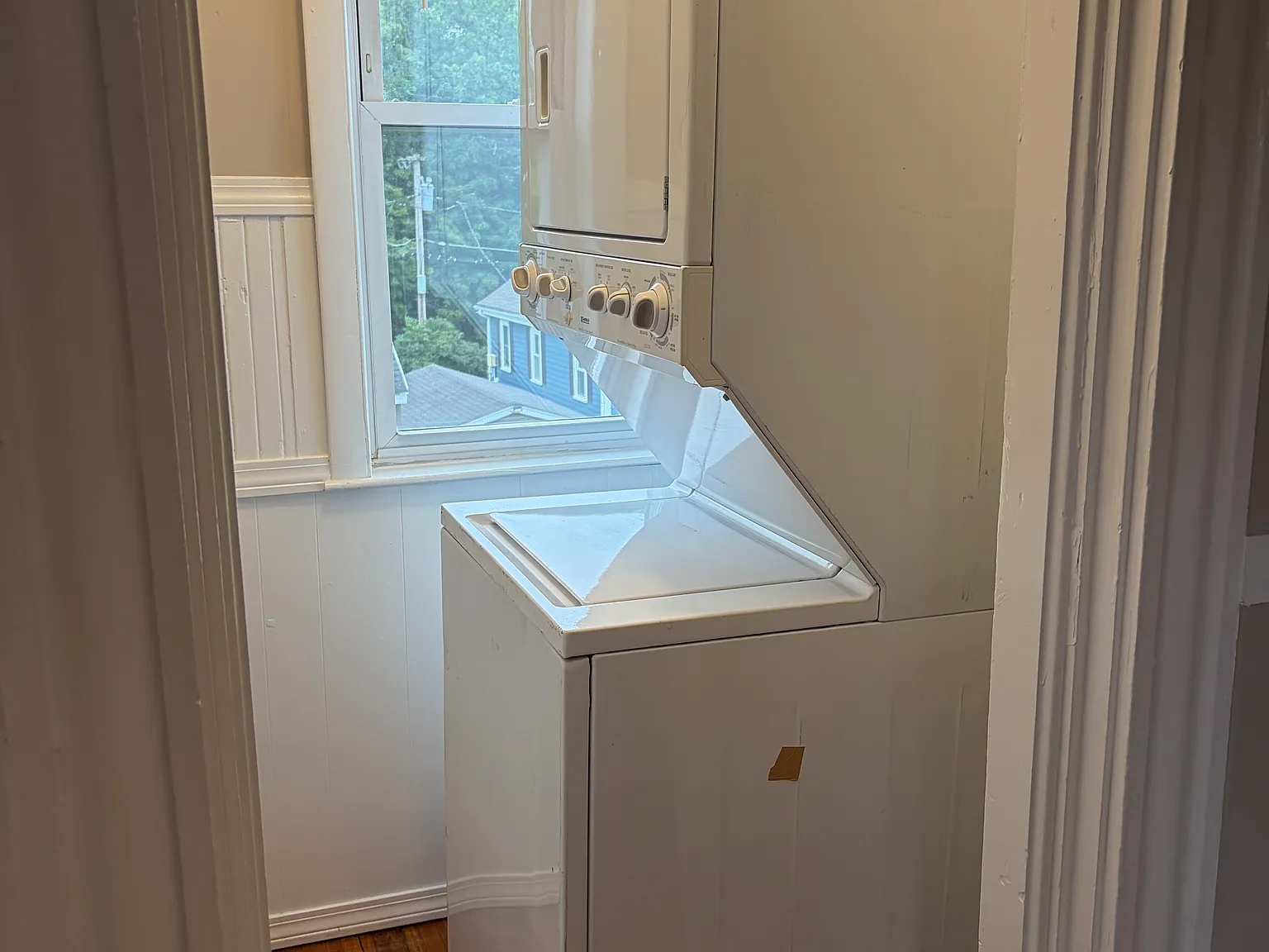 3 bed, 1200 sqft, $2,400 — Photo 4