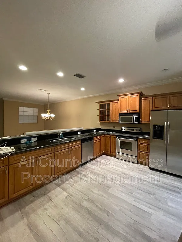 3 bed, 2.5 bath, 2272 sqft, $3,195 — Photo 2