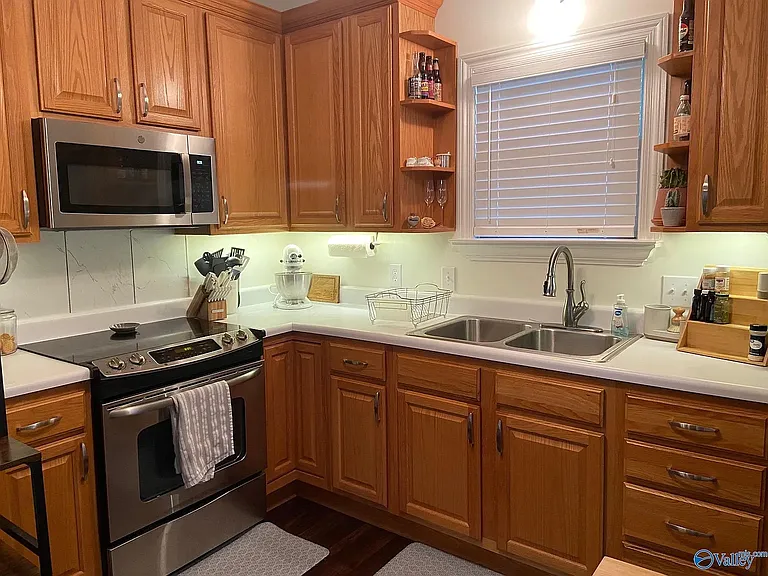 147 Greenlawn Dr NE — Photo 4