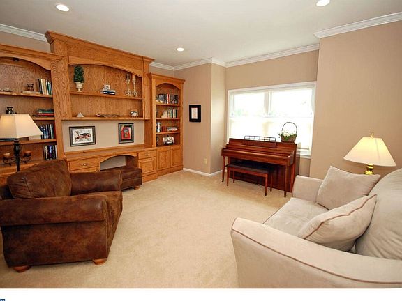 3rd image of 29 W Kincaid Dr