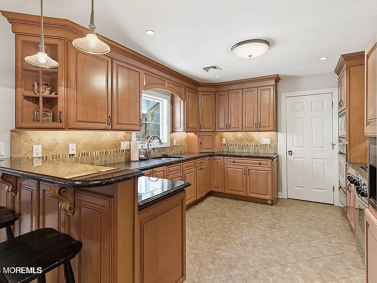 2348 Huckleberry Rd — Photo 8