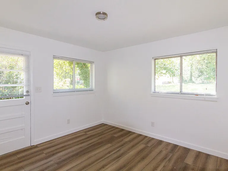 545 Oakview Rd #1 — Photo 8