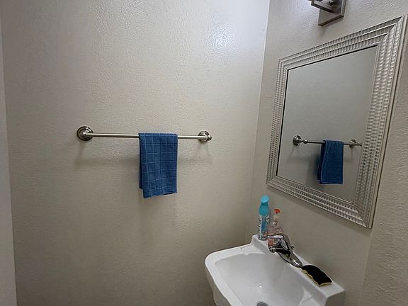 4th image of 722 Orchard St APT 3