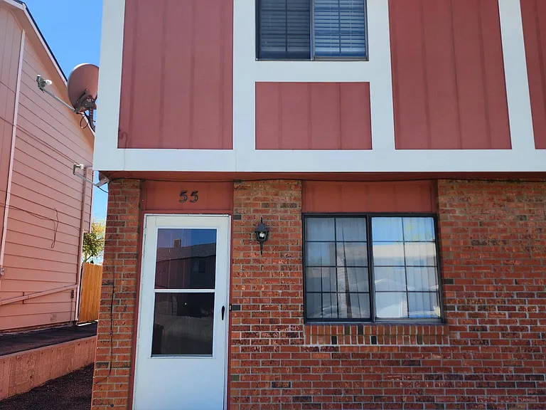 55 Castle Royal Dr — Photo 1
