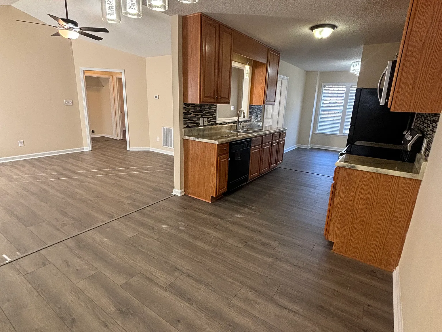 3 bed, 1340 sqft, $1,800 — Photo 4