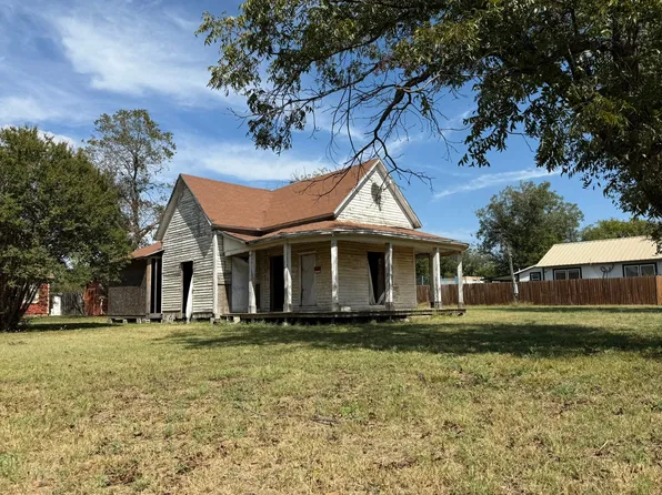 132 W Travis St, Dublin, TX 76446