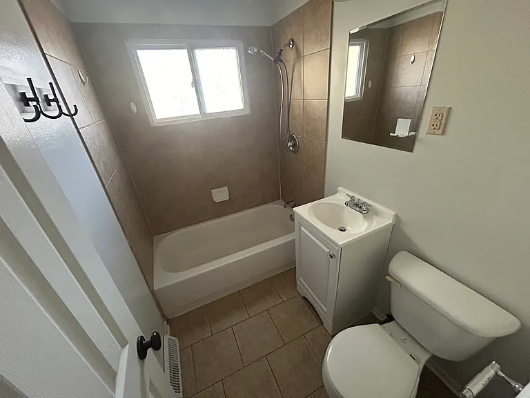 11226 Crystal Ave — Photo 12