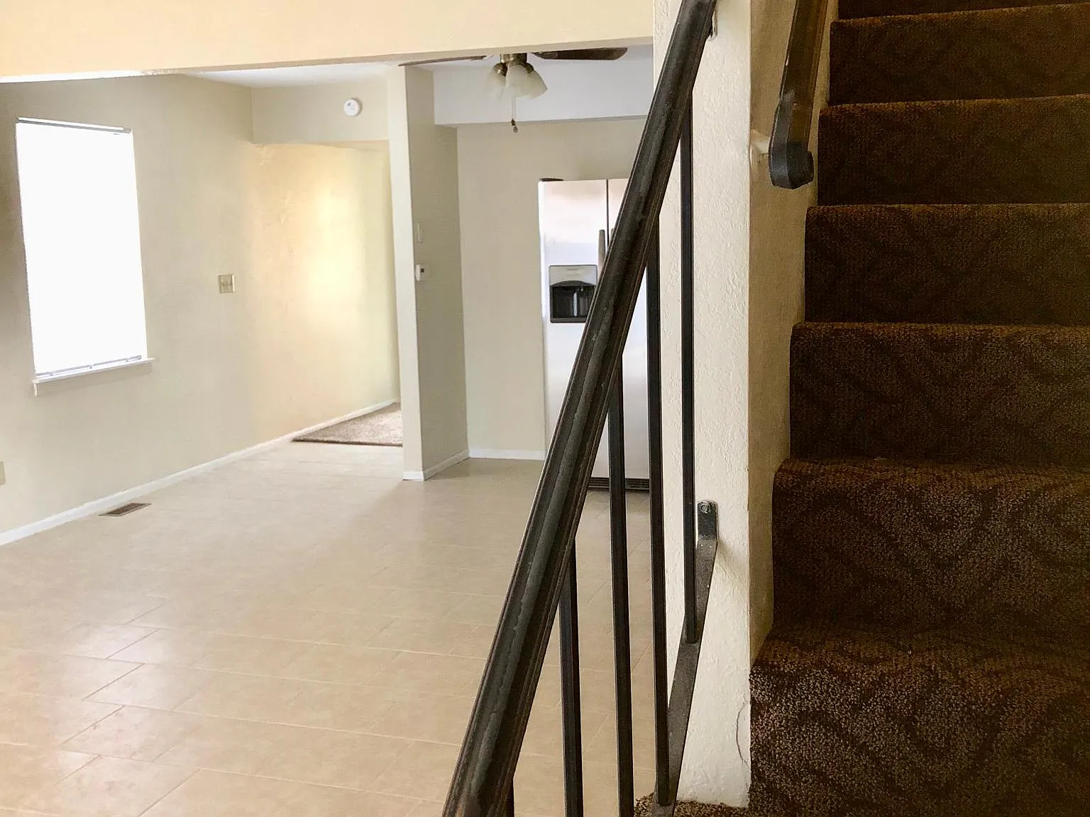 3 bed, 1.5 bath, 1950 sqft, $1,595 — Photo 3