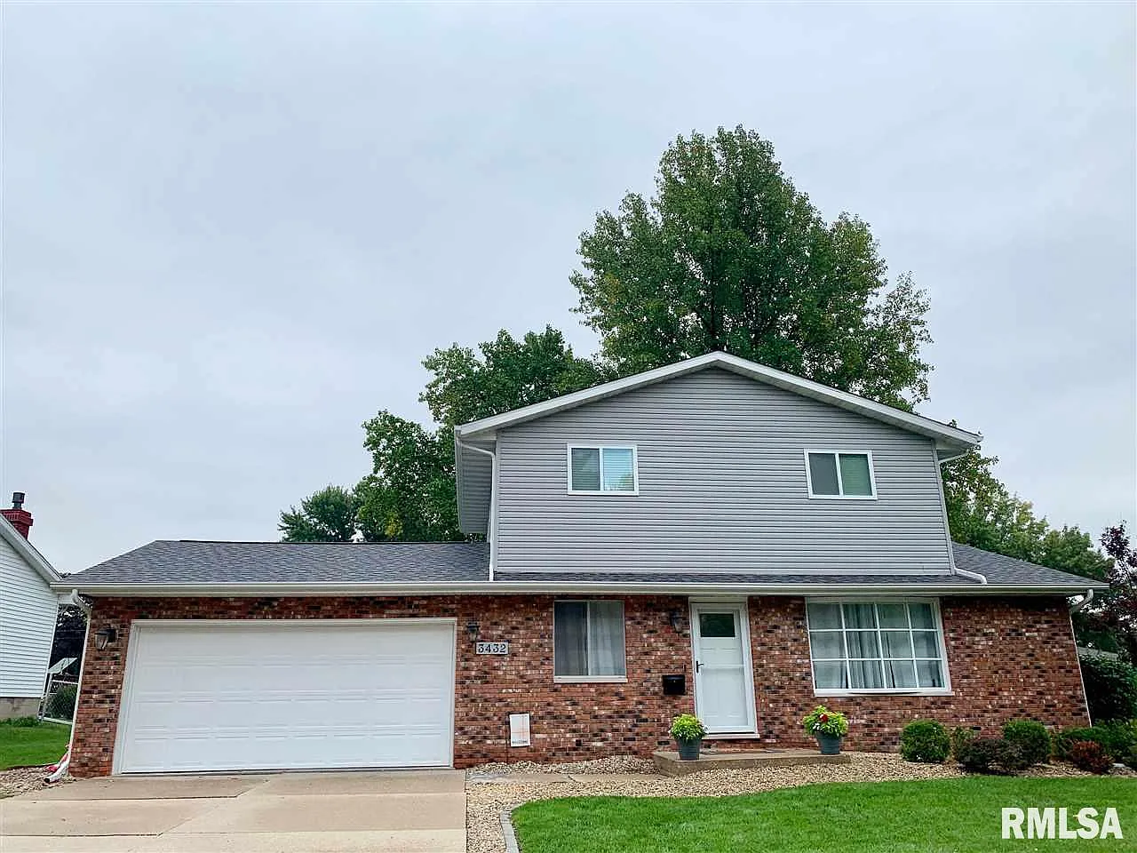3432 W Capitol Dr photo 1