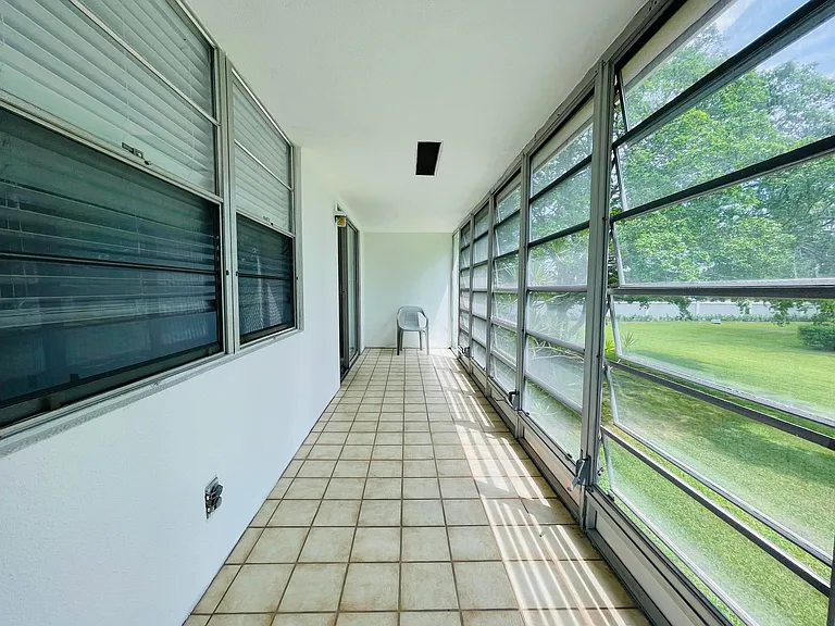 333 Farnham Cres #P — Photo 13