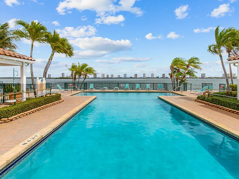 1060 Lake Shore Dr #201 — Photo 44