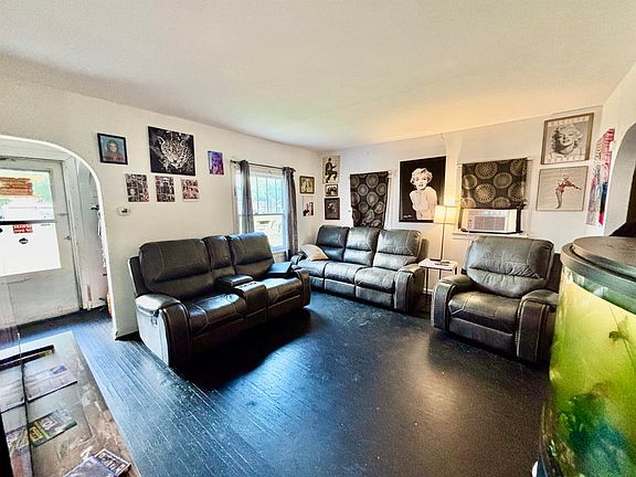 3rd image of 2637 Bildahl St