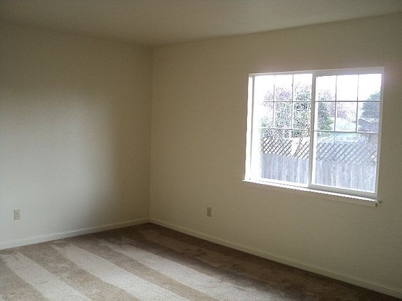 4th image of 1301 Hallen Dr #8