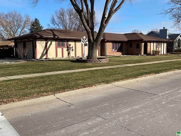 4th image of 505 S Ridge Dr