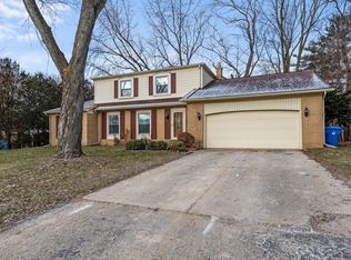 2564 N Lake Angelus Rd W, Lake Angelus, MI 48326