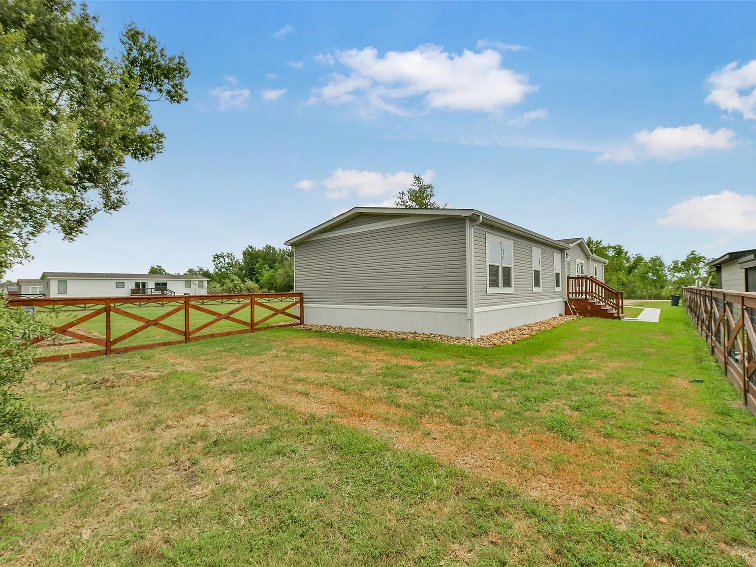 4 bed, 2.0 bath, 2040 sqft, $2,000 — Photo 3