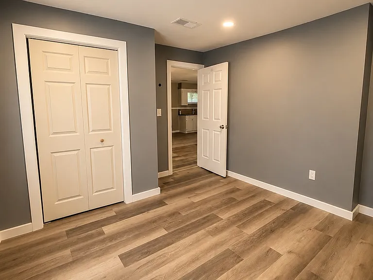 1641 Woodburn St — Photo 9