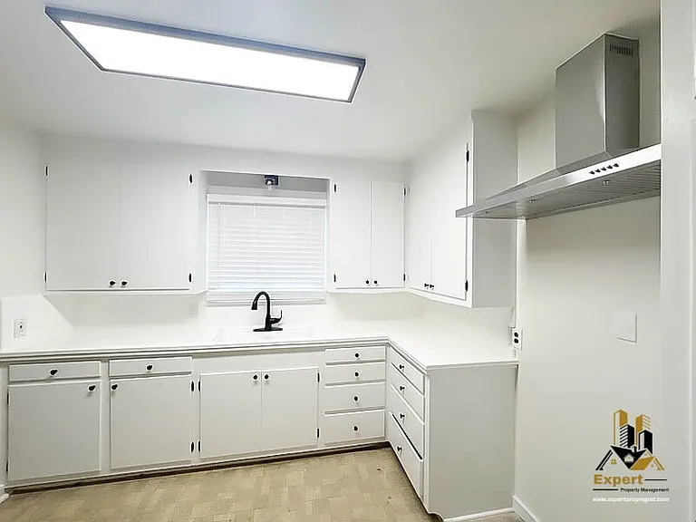 474 Gray Ave — Photo 2