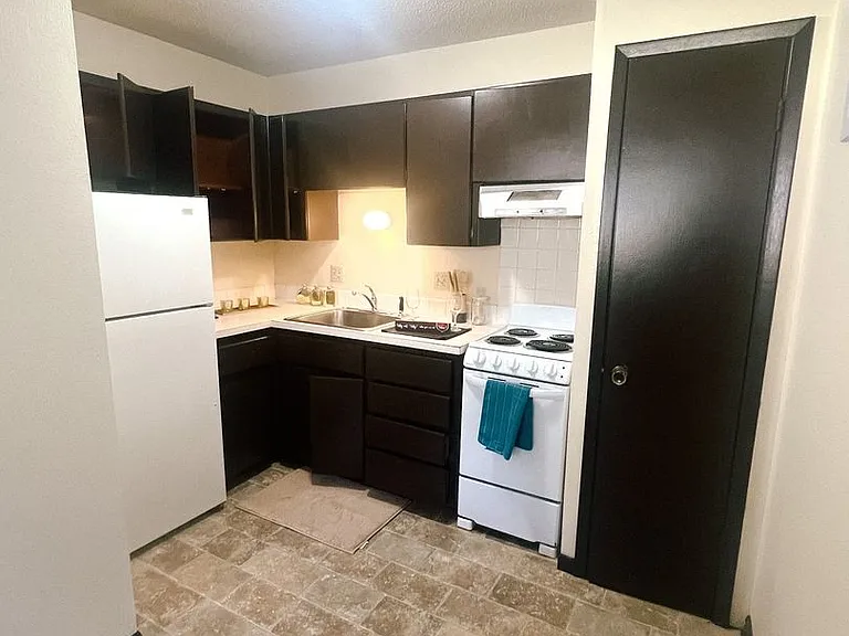 Casady Apartments — Photo 11