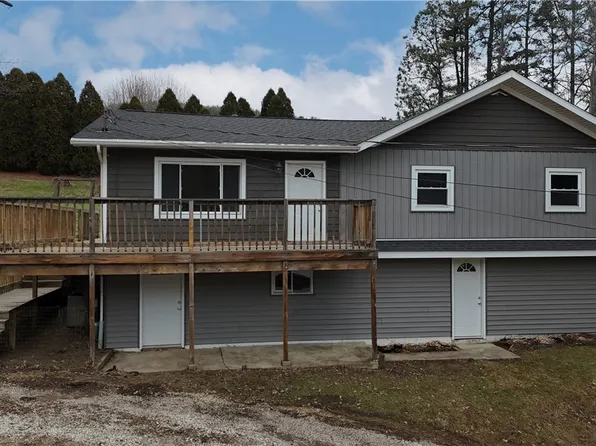 8727 McKinley Ave NE, Mineral City, OH 44656