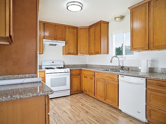 5th image of 15955 6th St