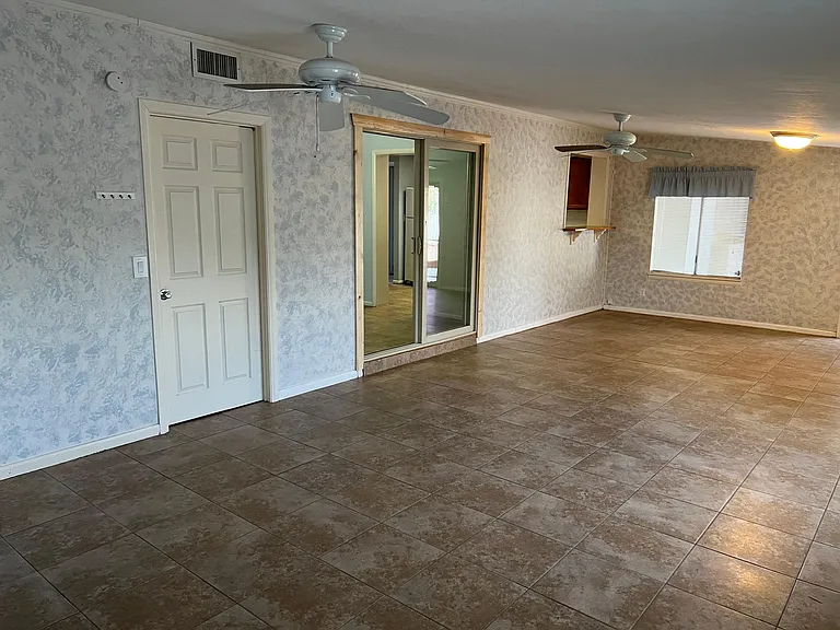 10946 W Canterbury Dr — Photo 21