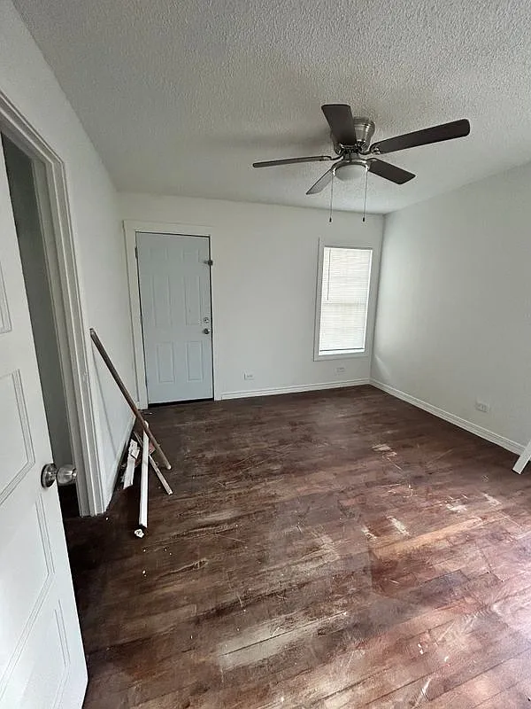 2 bed, 1.0 bath, 912 sqft, $1,050 — Photo 4
