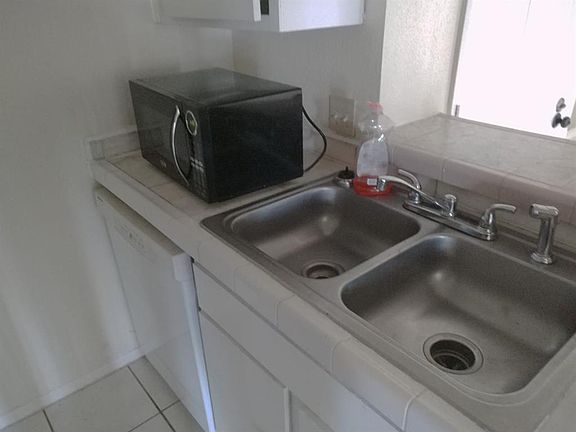 3rd image of 206 Plaza Verde Dr