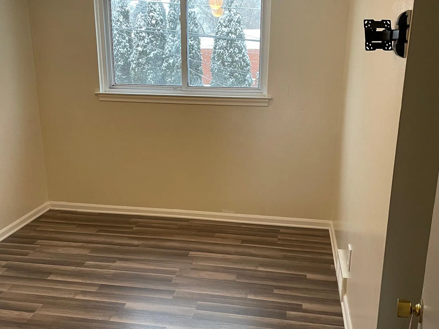 36075 Vaughn St — Photo 4
