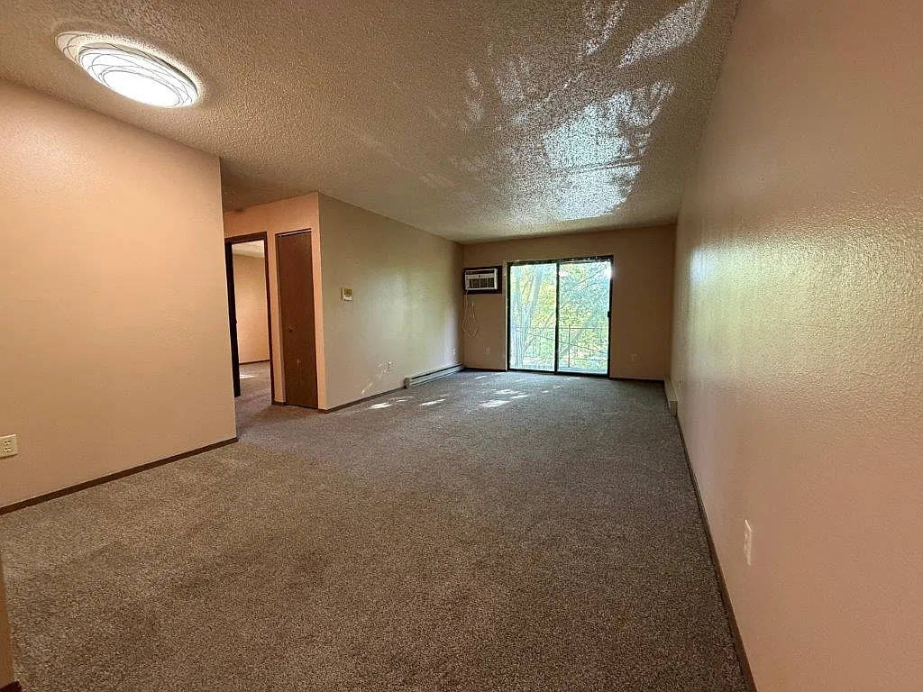 Cedar Apartments — Photo 4