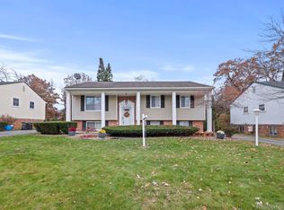 2021 Teaneck Cir, Wixom, MI 48393