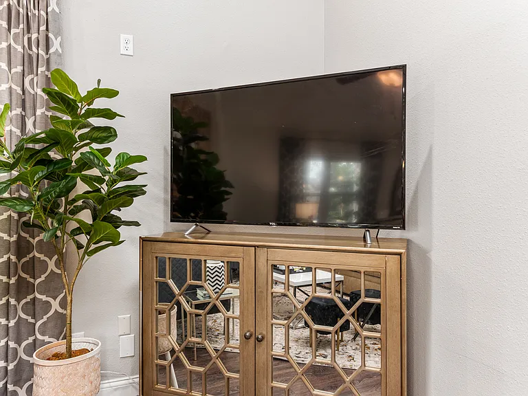 1043 Grand Junction Dr — Photo 17