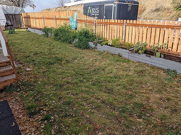 Front yard - Raised Garden