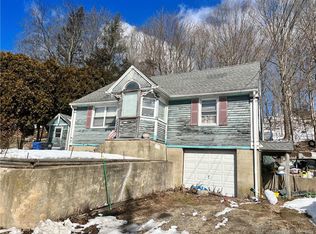 16 Fort Shantok Rd, Uncasville, CT 06382
