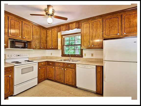 5th image of 928 Clarion Dr