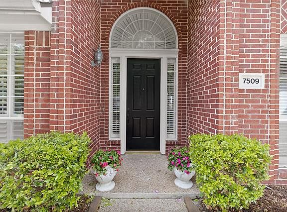 3rd image of 7509 Wellesley Ave