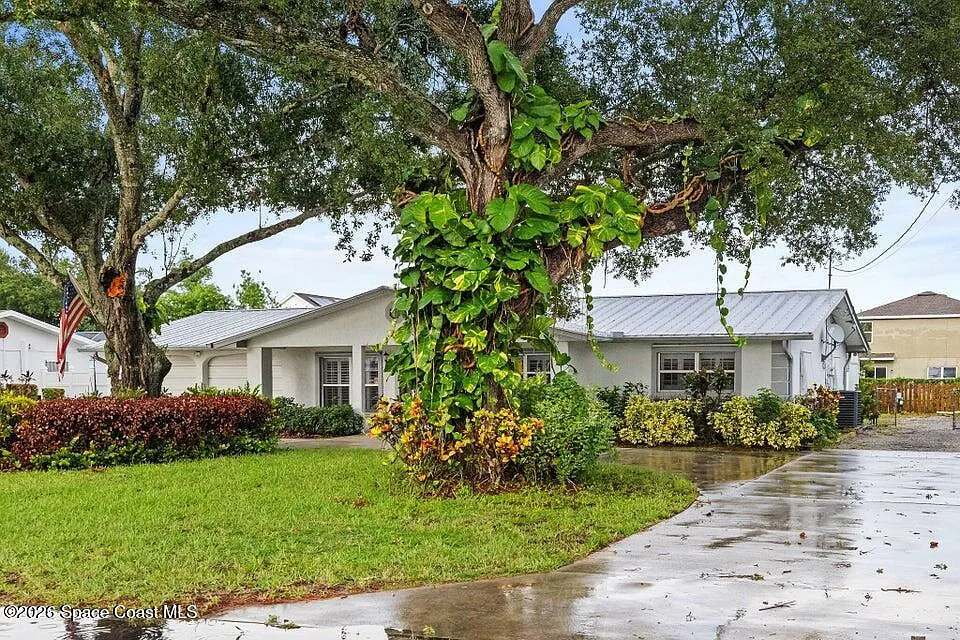 3 bed, 2.0 bath, 1858 sqft, $2,500 — Photo 2