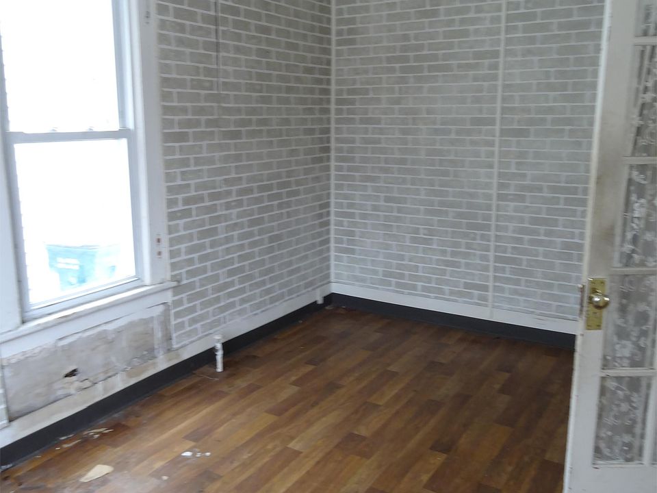 1st image of 463 Humboldt Pkwy