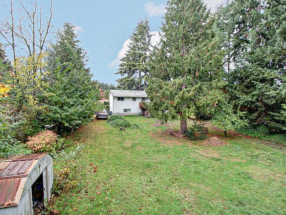 3rd image of 6012 195th Ave E