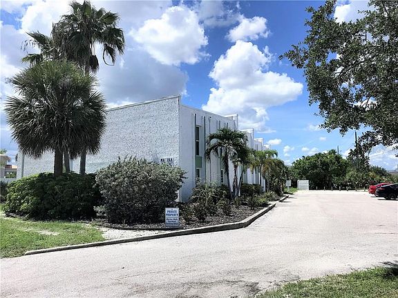 4th image of 22234 Edgewater Dr Unit 107