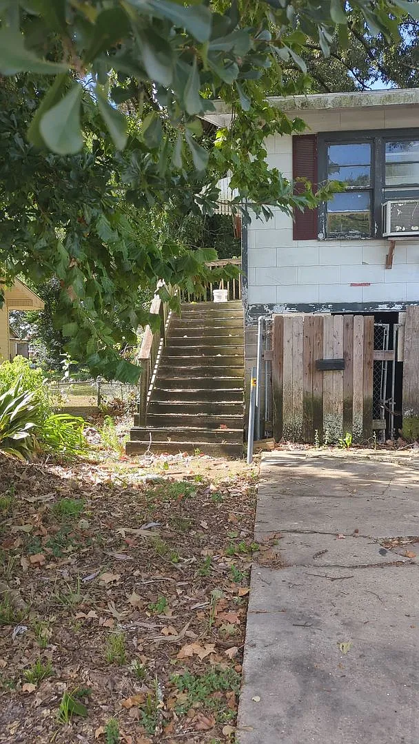 2 Bed 1 Bath House — Photo 1