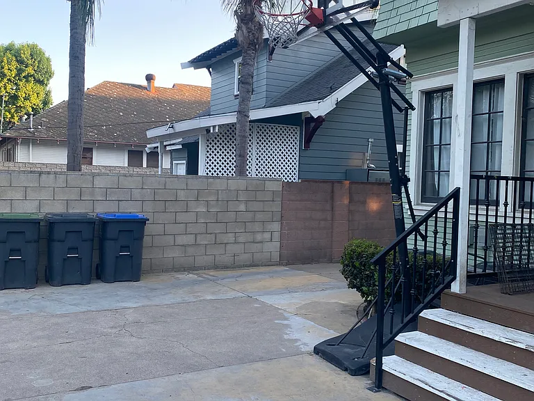 1727 N Bush St — Photo 9