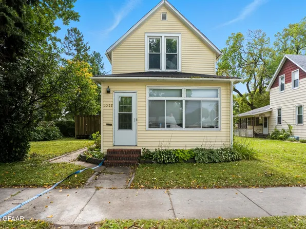 1015 2nd Ave N, Grand Forks, ND 58203