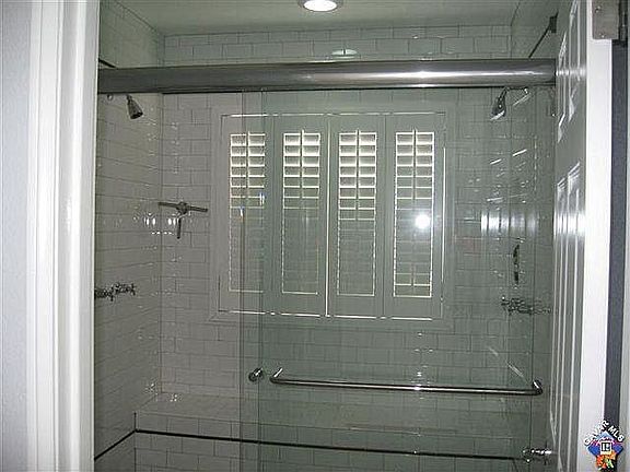 master shower w/ dual shower