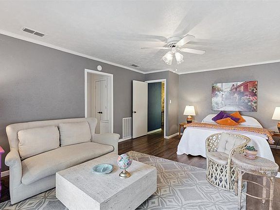 3rd image of 210 Summit Ridge Dr