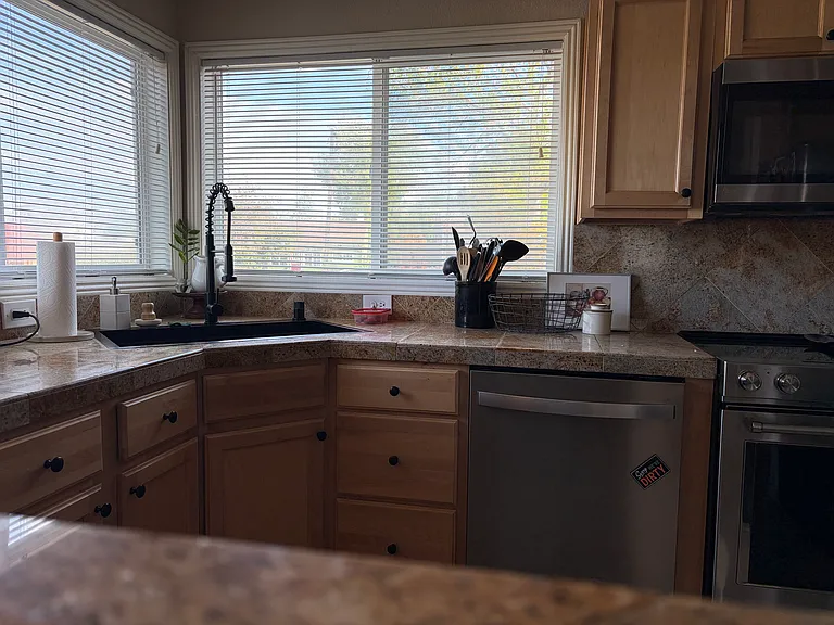 711 S Mariposa Way — Photo 11