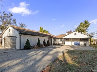 6440 Andersonville Rd, Waterford, MI 48329