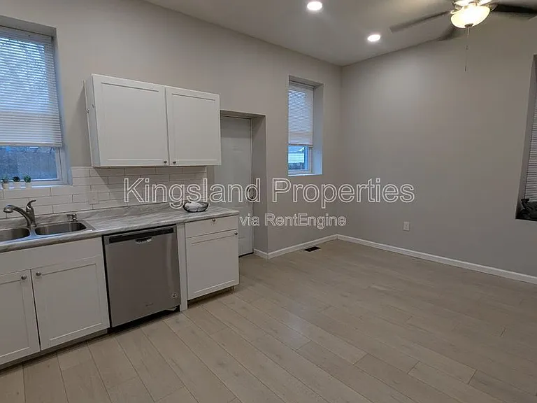 3242 Michigan Ave — Photo 3